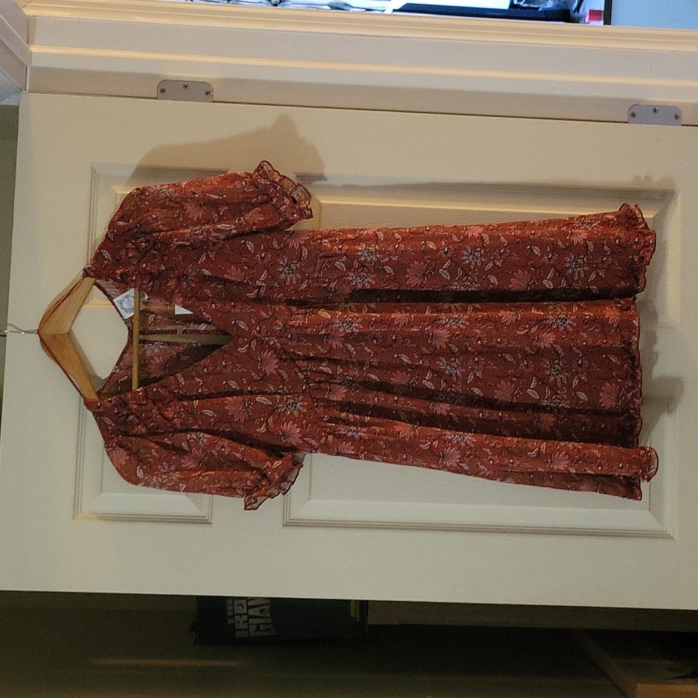 NWT Francesca's rust v-neck floral short sleeve ruffle dress